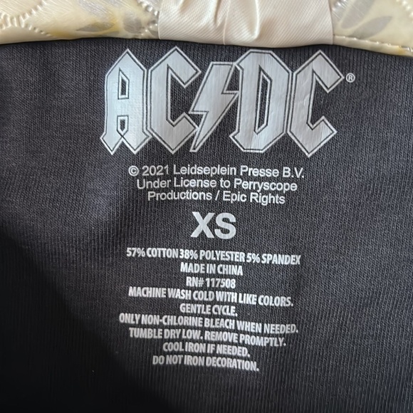 AC/DC highway to Hell graphic band short sleeve crop T-shirt black xs baby tee - Picture 5 of 6